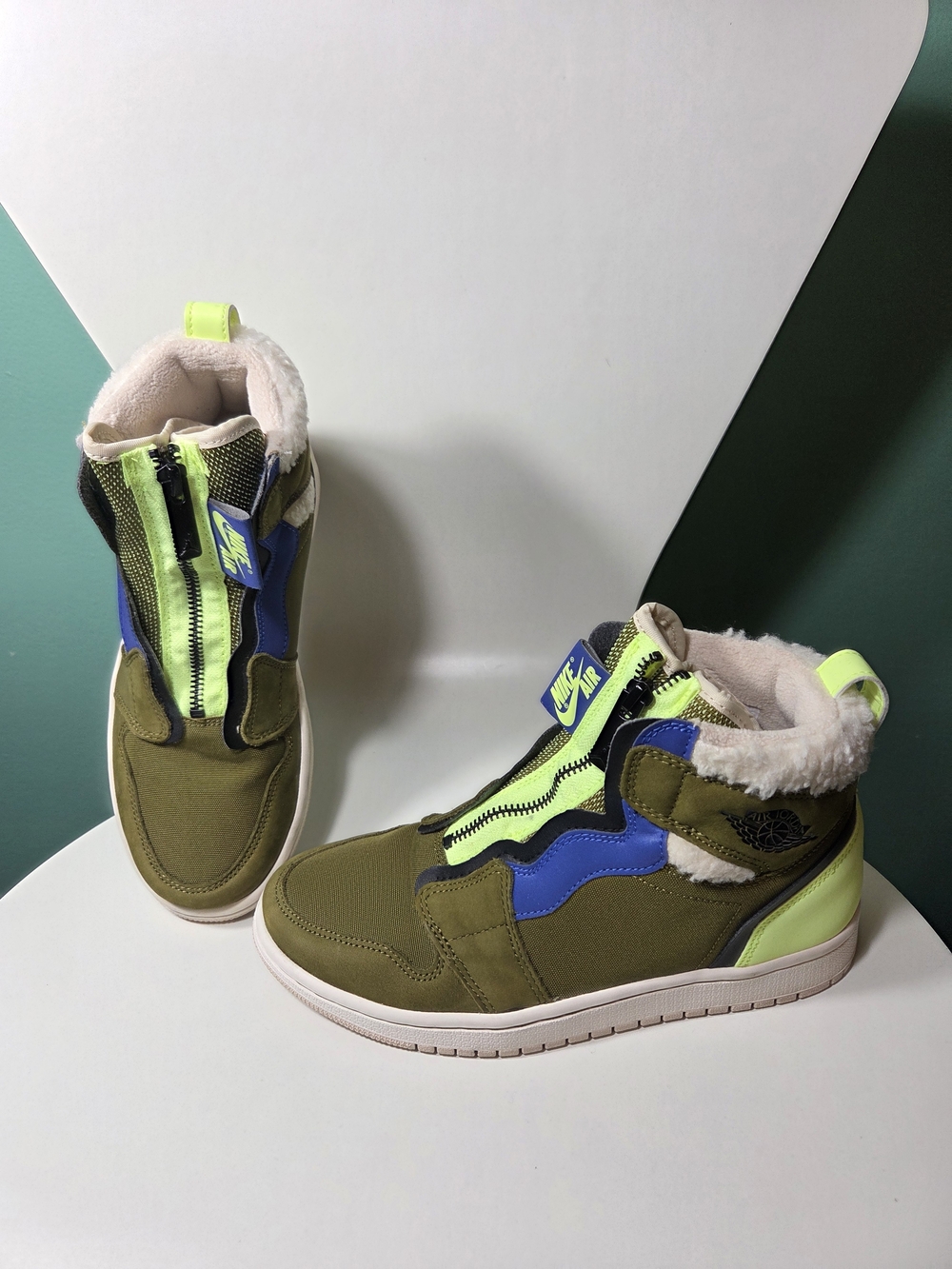 Nike Air Jordan 1 Retro Shoes Womens Size 7 High Zip Up Olive Green Barely Used